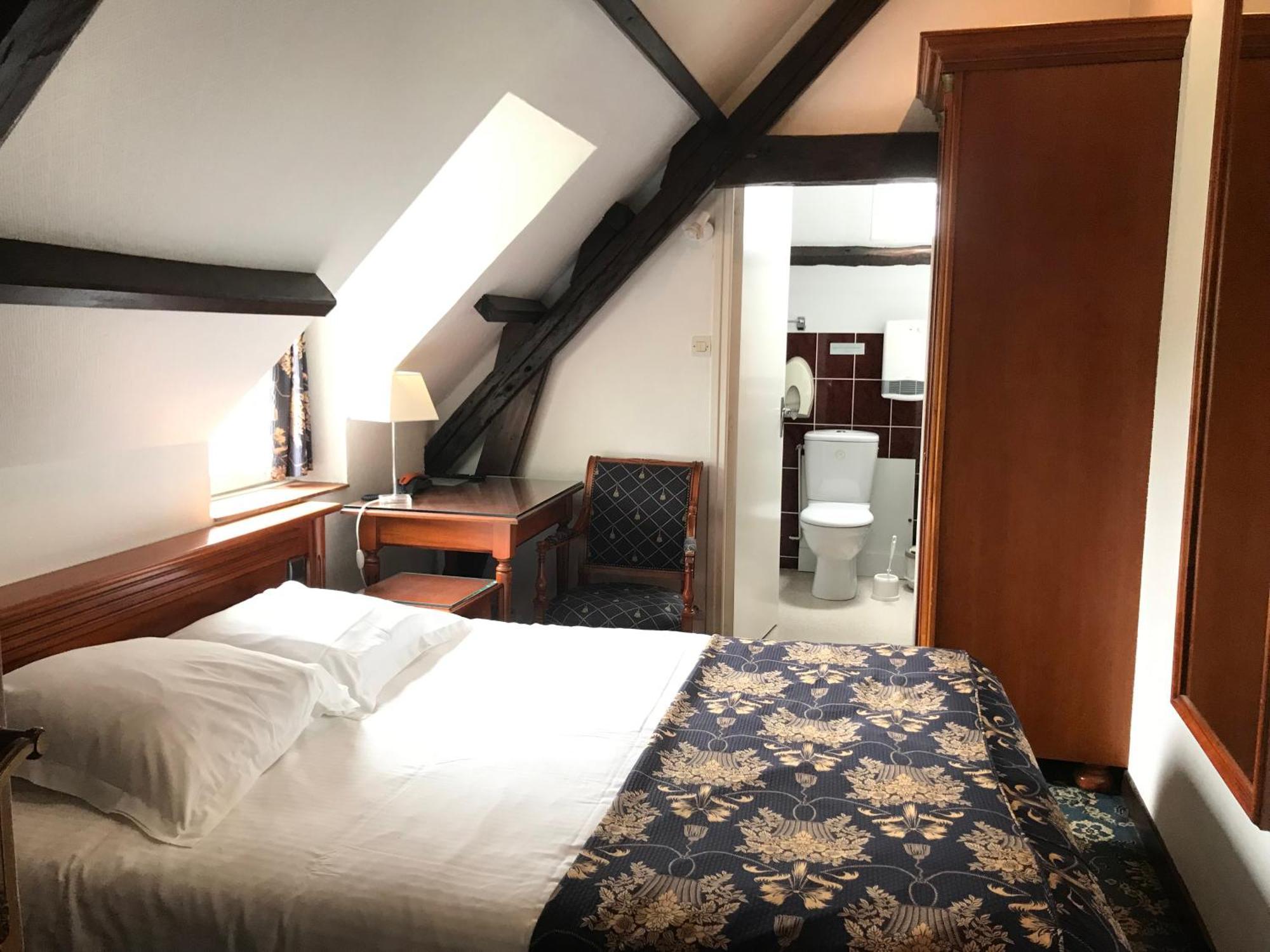 Logis Hotel & Restaurant - Le Chateau Des Tourelles 3 Etoiles Le Wast Zewnętrze zdjęcie