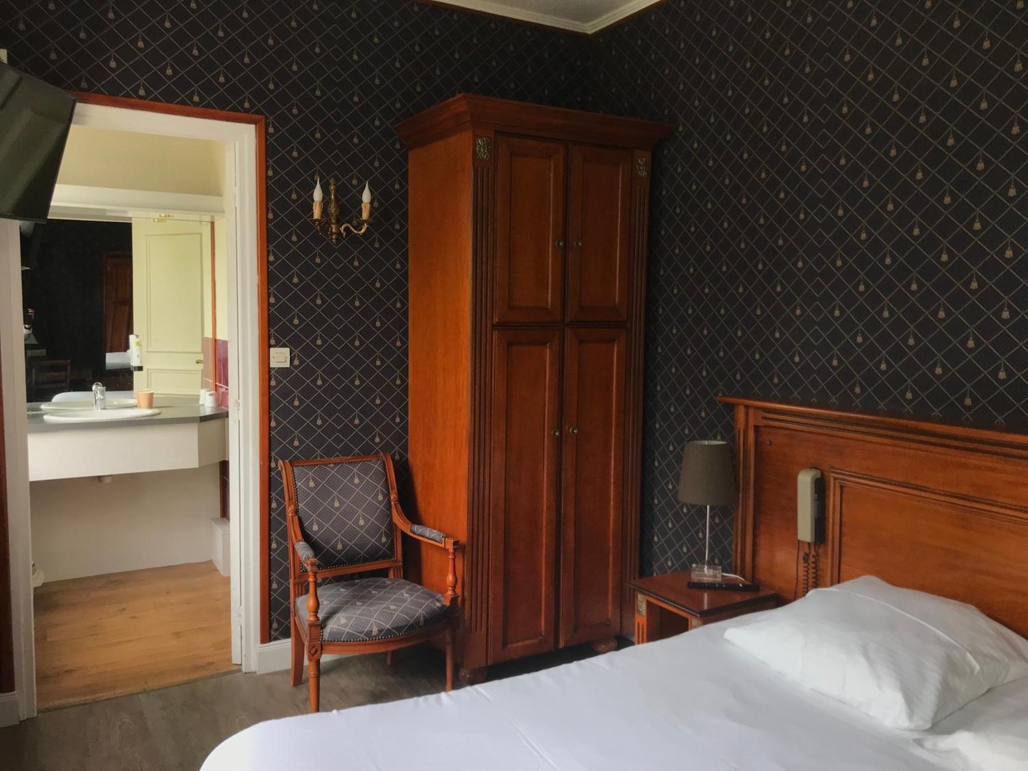 Logis Hotel & Restaurant - Le Chateau Des Tourelles 3 Etoiles Le Wast Zewnętrze zdjęcie