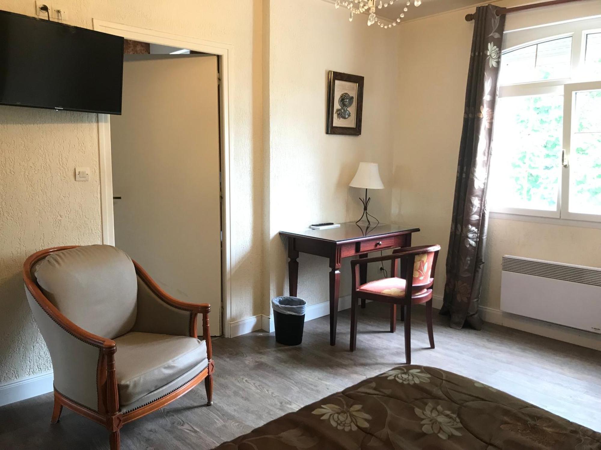 Logis Hotel & Restaurant - Le Chateau Des Tourelles 3 Etoiles Le Wast Zewnętrze zdjęcie