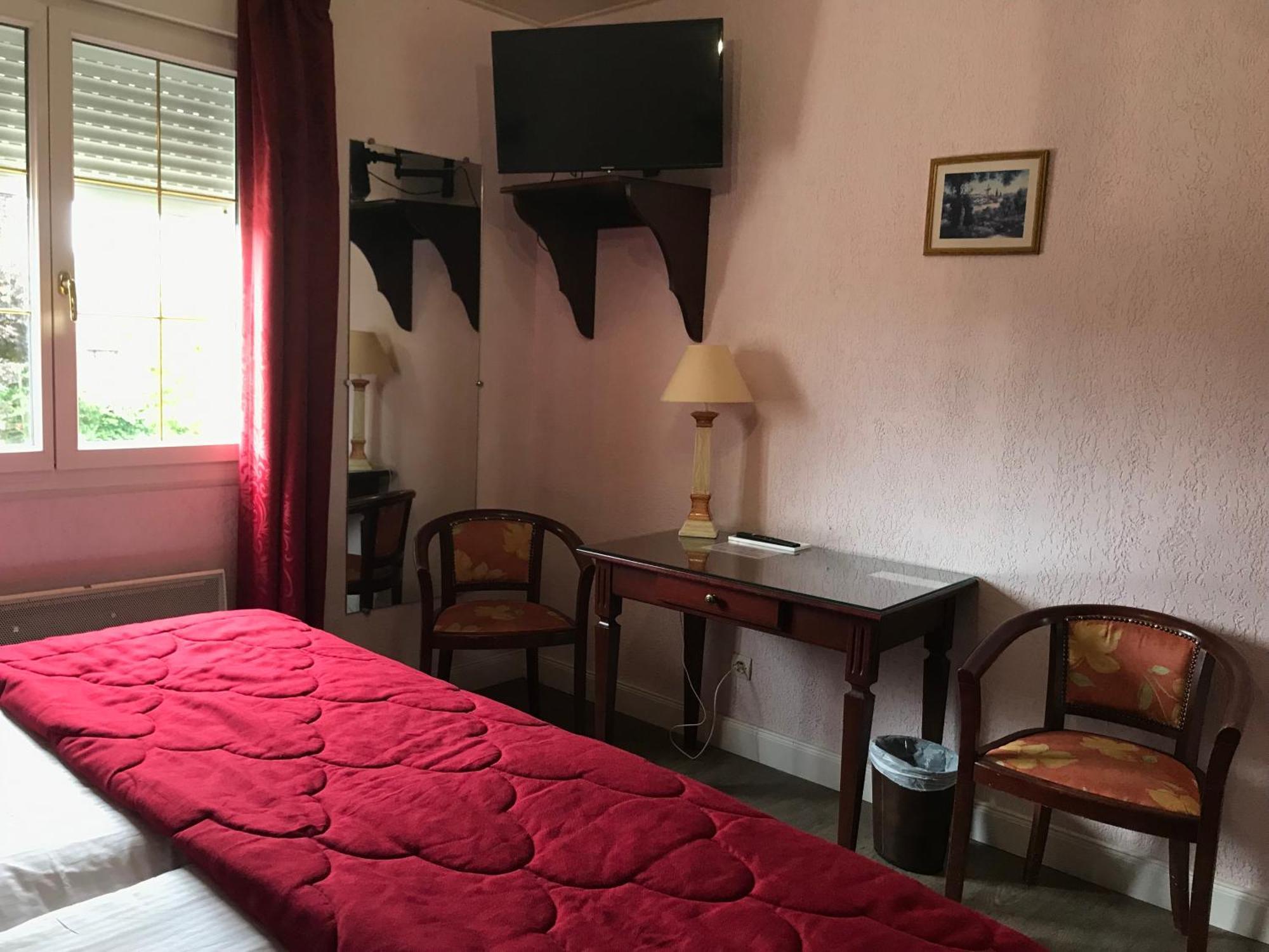 Logis Hotel & Restaurant - Le Chateau Des Tourelles 3 Etoiles Le Wast Zewnętrze zdjęcie