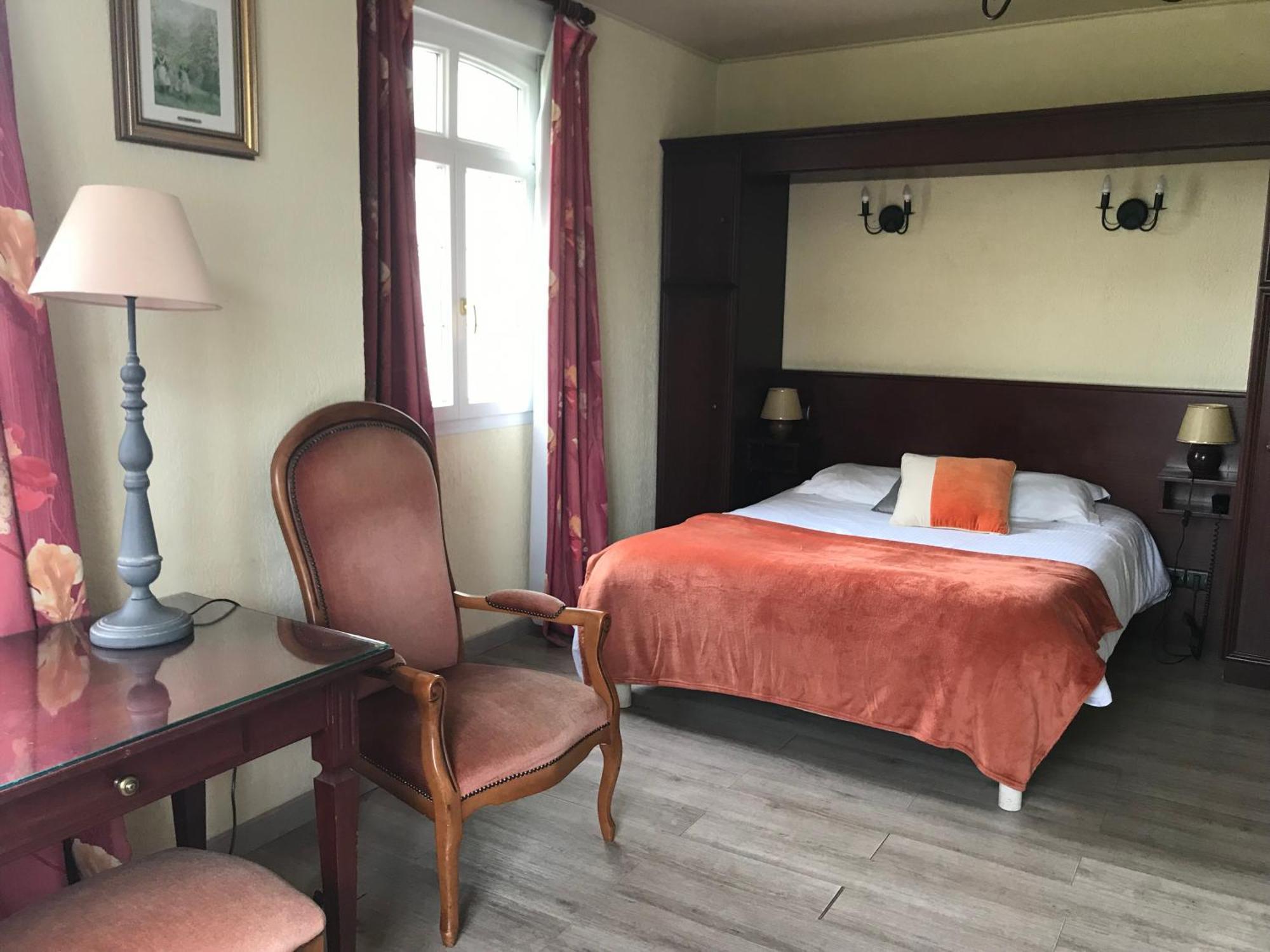 Logis Hotel & Restaurant - Le Chateau Des Tourelles 3 Etoiles Le Wast Zewnętrze zdjęcie