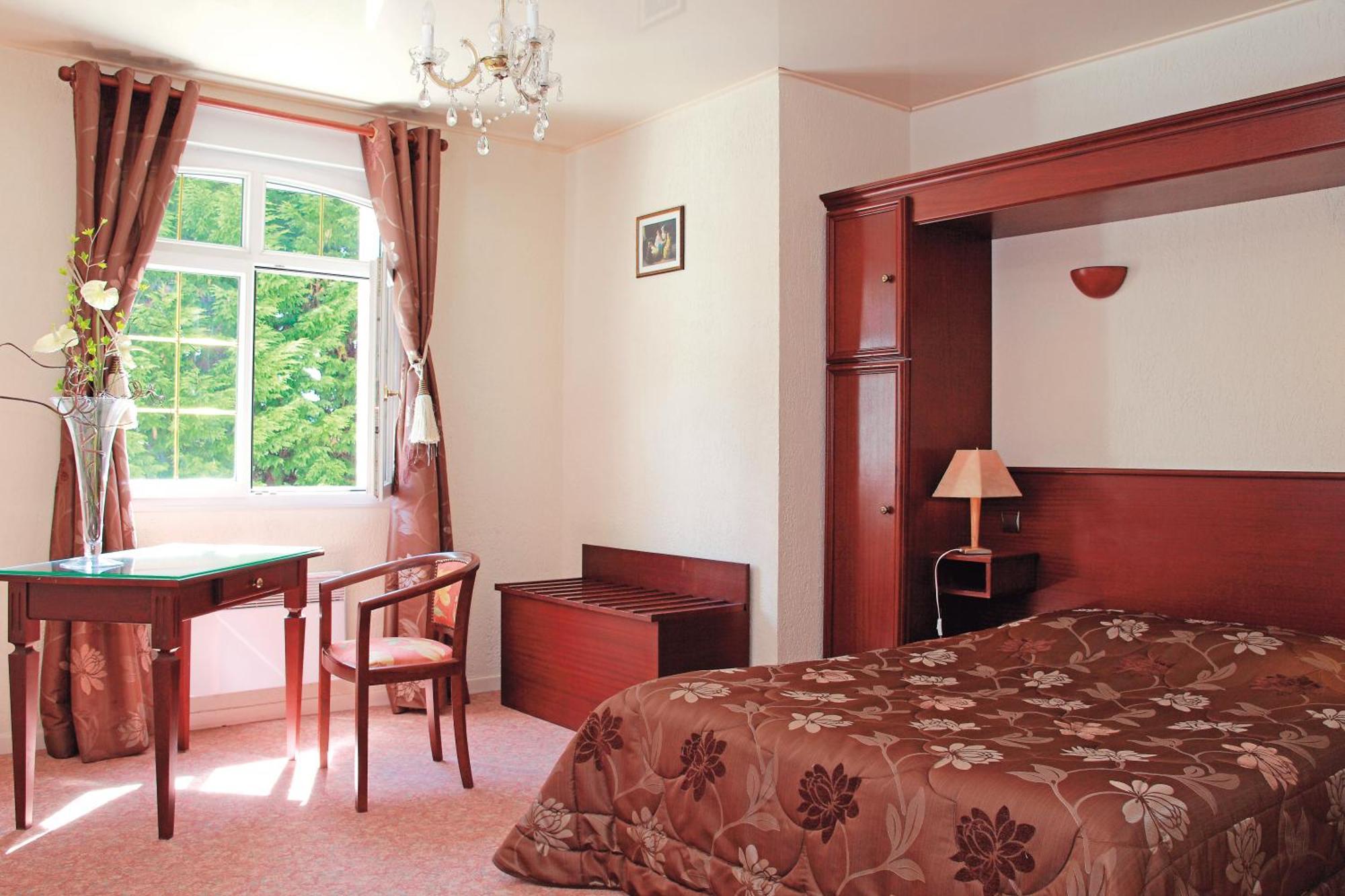 Logis Hotel & Restaurant - Le Chateau Des Tourelles 3 Etoiles Le Wast Zewnętrze zdjęcie