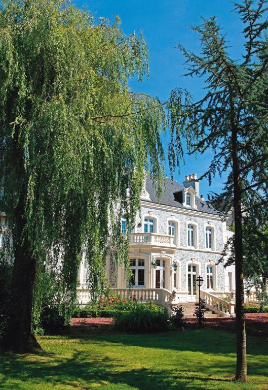 Logis Hotel & Restaurant - Le Chateau Des Tourelles 3 Etoiles Le Wast Zewnętrze zdjęcie