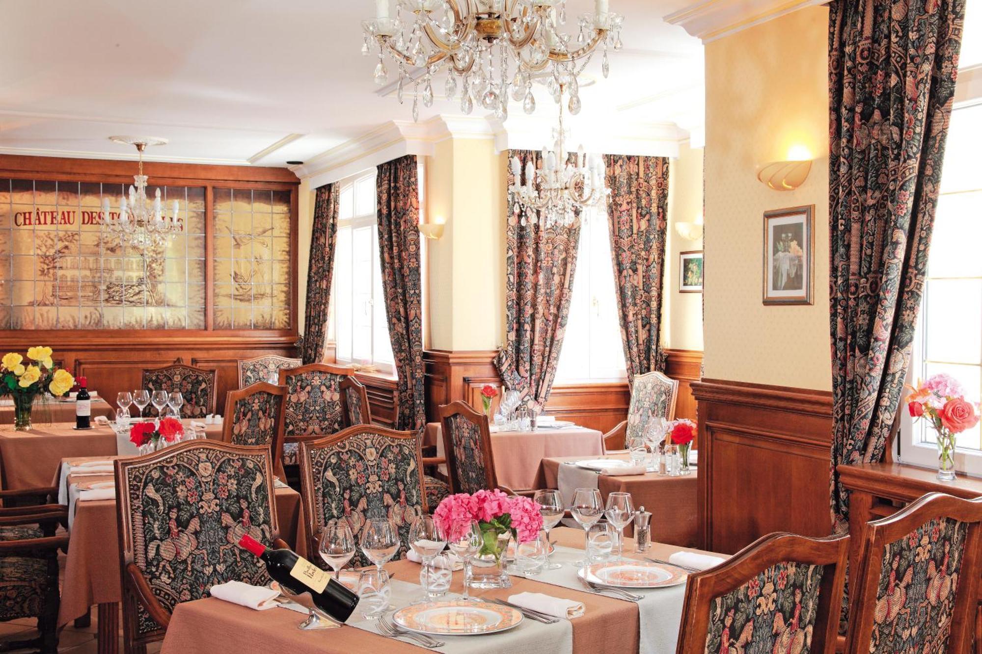 Logis Hotel & Restaurant - Le Chateau Des Tourelles 3 Etoiles Le Wast Zewnętrze zdjęcie