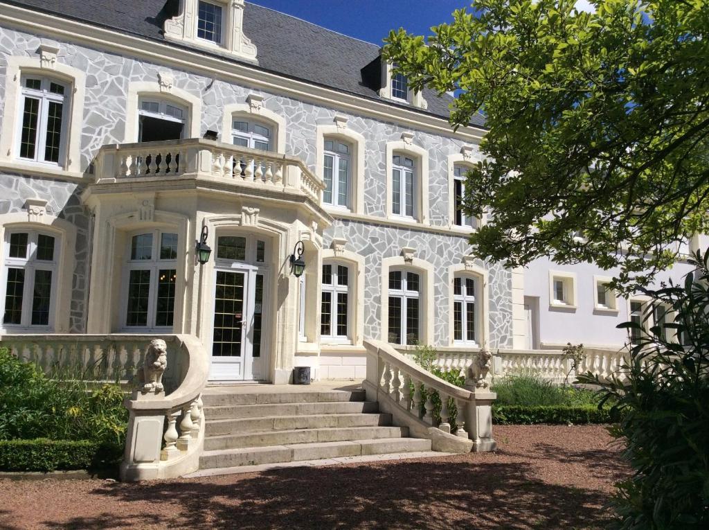 Logis Hotel & Restaurant - Le Chateau Des Tourelles 3 Etoiles Le Wast Zewnętrze zdjęcie