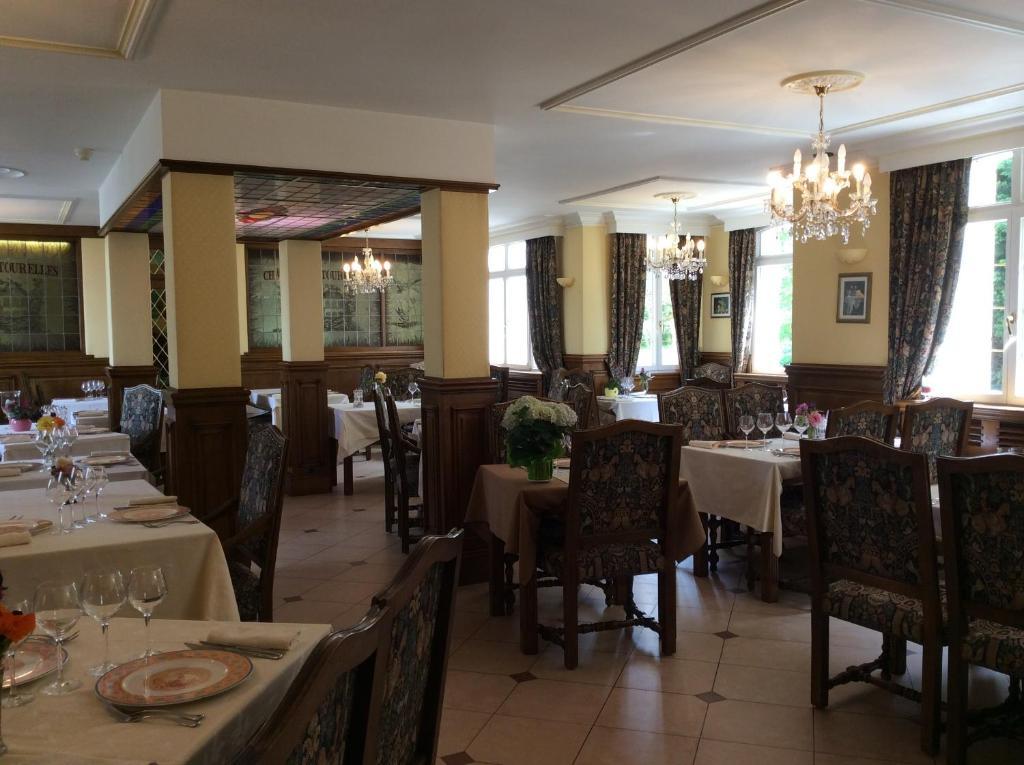 Logis Hotel & Restaurant - Le Chateau Des Tourelles 3 Etoiles Le Wast Zewnętrze zdjęcie